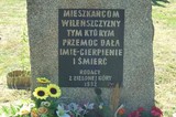 Mieszkańcom wileńszczyzny tym którym przemoc dała imię – cierpienie i śmierć rodacy z Zielonej Góry 1992 [przy krzyżu głównym]